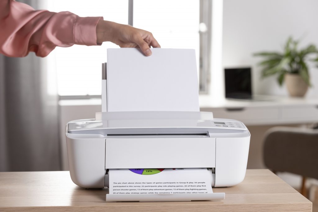 ¿Cómo volver a conectar su impresora si se muestra fuera de línea?